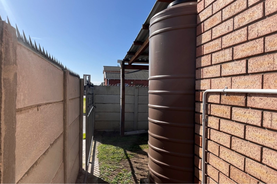 2 Bedroom Property for Sale in Walmer Link Eastern Cape